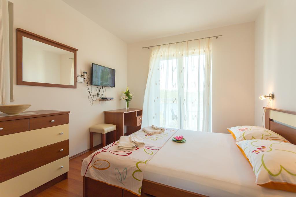 Apartments Slavica Pomena Phòng bức ảnh